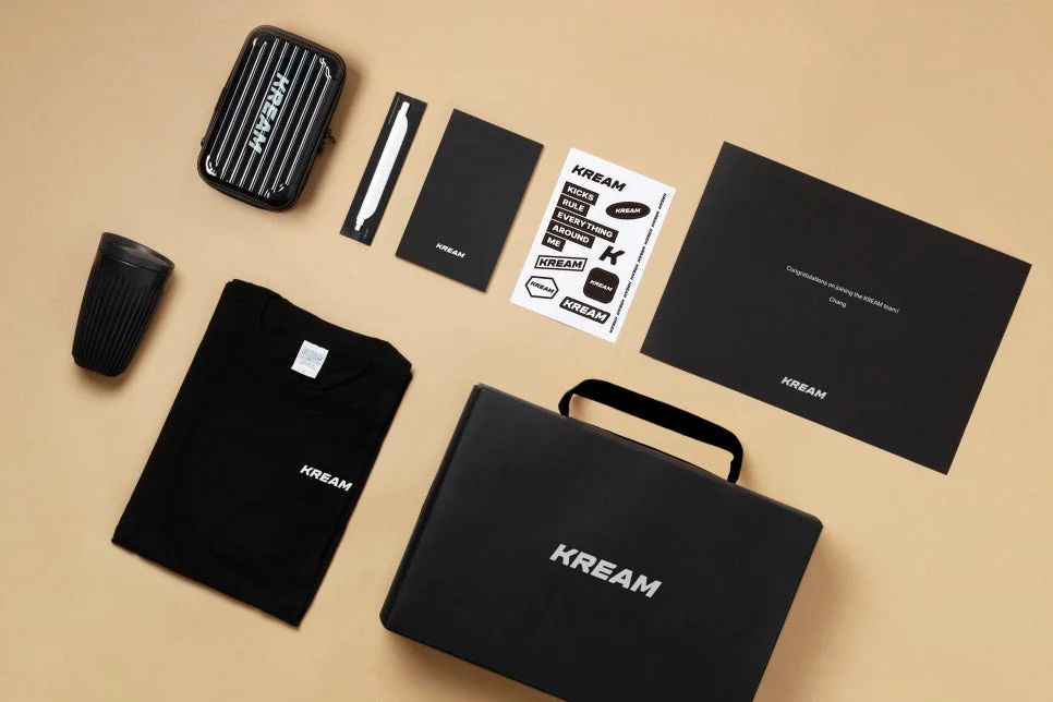 KREAM 오직 Black&White로 모던한 키트